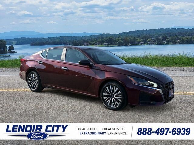 2025 Nissan Altima 2.5 SV — photo 1 of 28