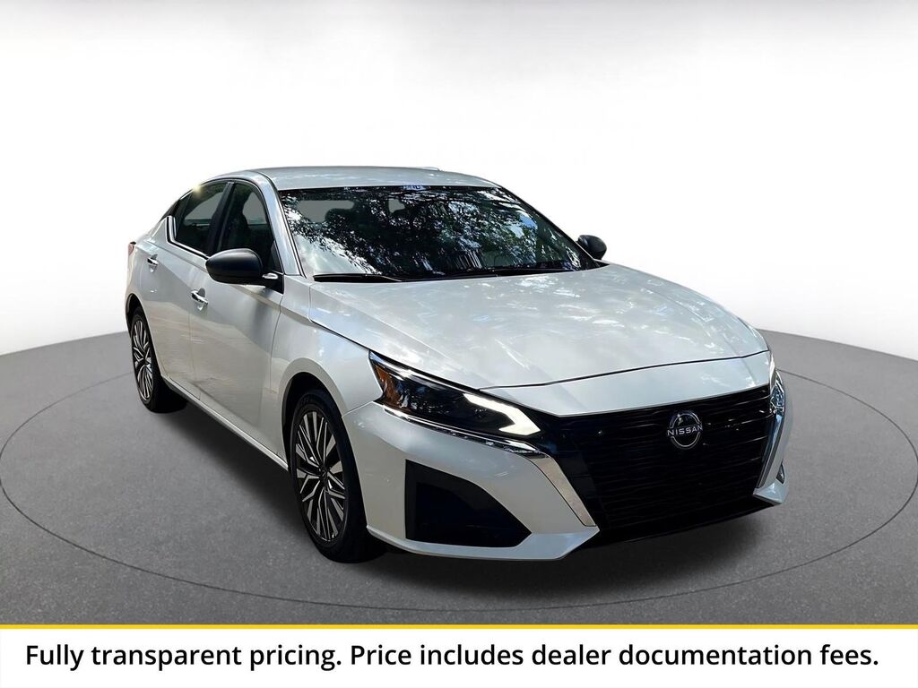 2025 Nissan Altima SV — photo 1 of 14