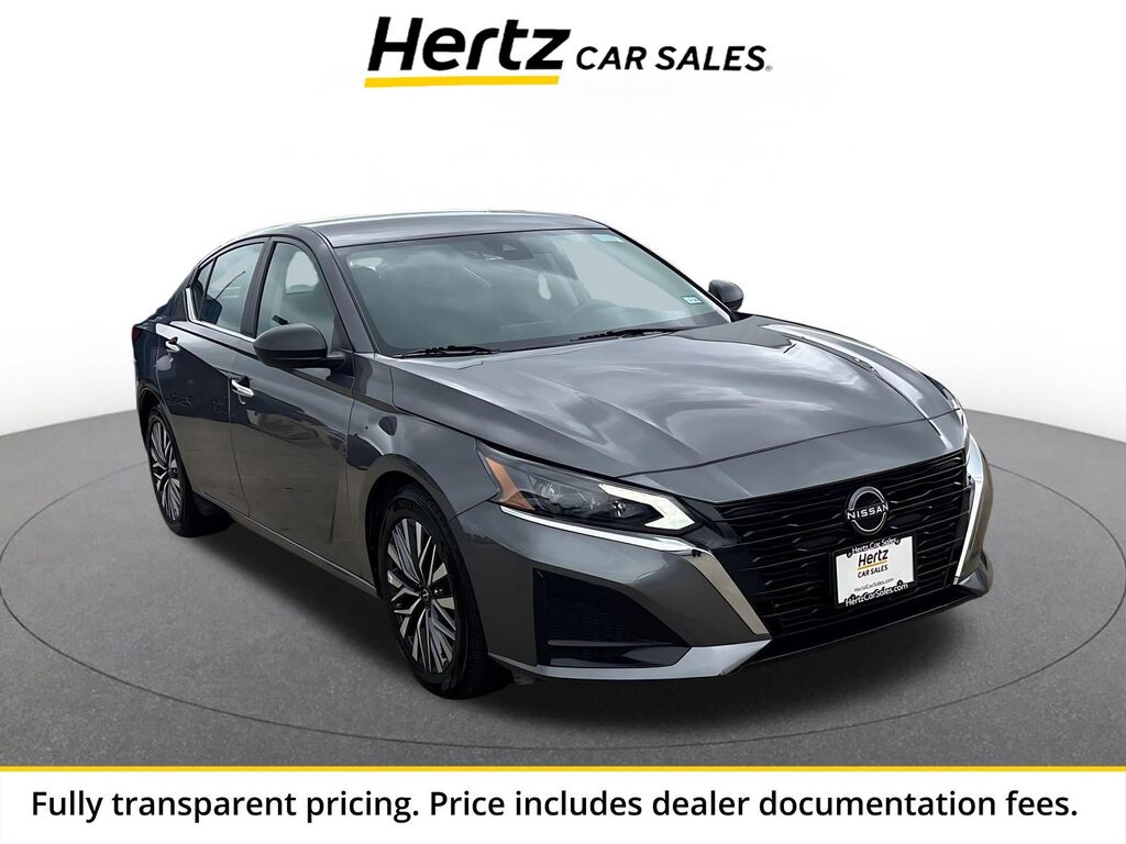 2025 Nissan Altima SV — photo 1 of 13
