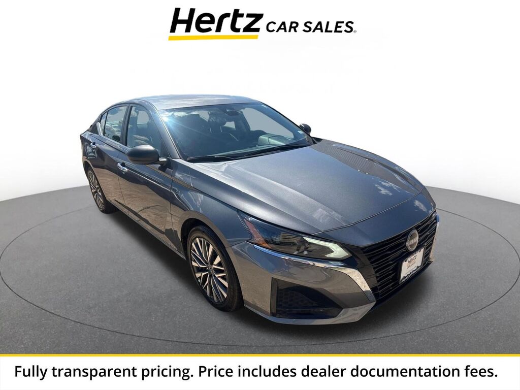 2025 Nissan Altima SV — photo 1 of 13