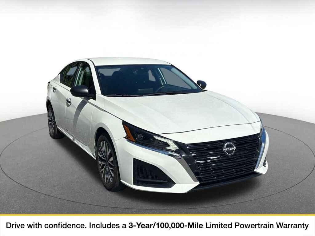 2025 Nissan Altima SV — photo 1 of 11
