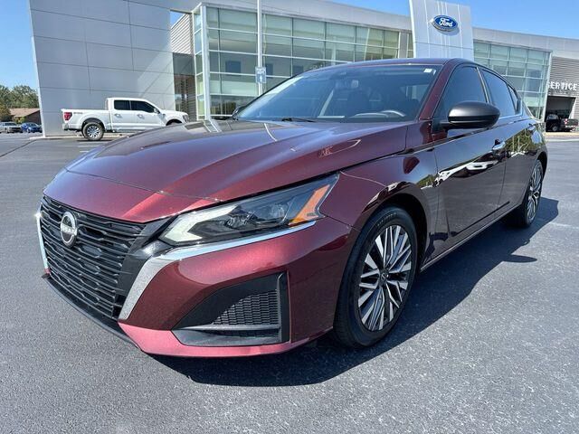 2025 Nissan Altima 2.5 SV — photo 1 of 26