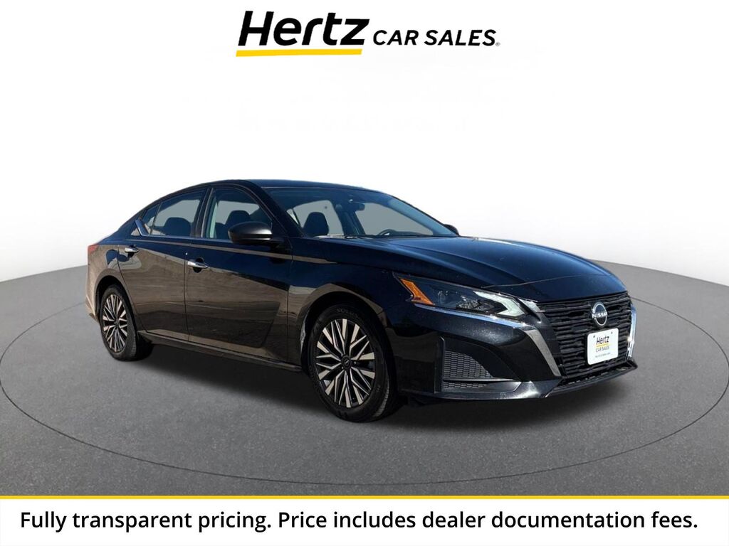 2025 Nissan Altima SV — photo 1 of 13