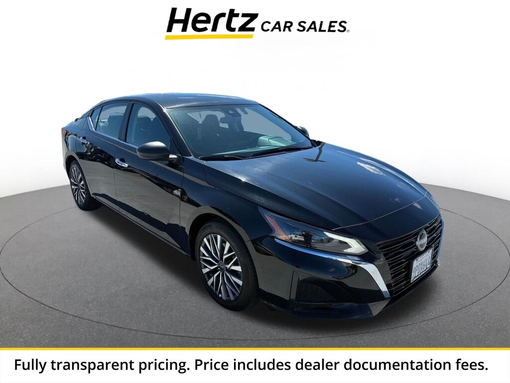 2025 Nissan Altima SV — photo 1 of 13