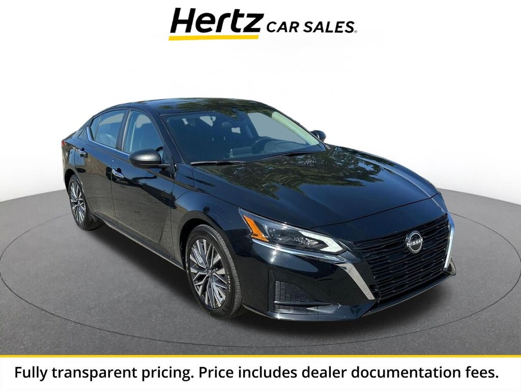 2025 Nissan Altima SV — photo 1 of 13