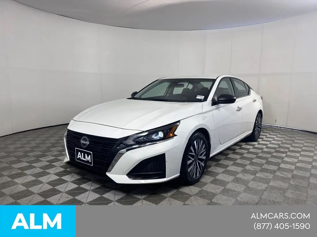 2025 Nissan Altima 2.5 SV — photo 1 of 10