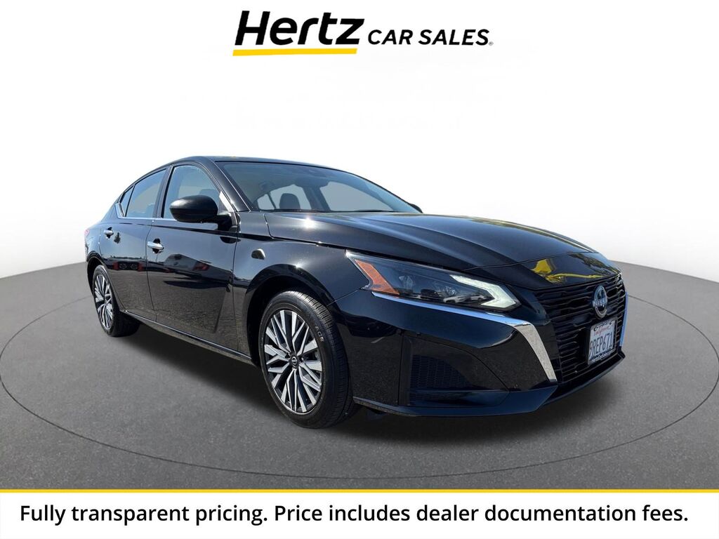 2025 Nissan Altima SV — photo 1 of 13
