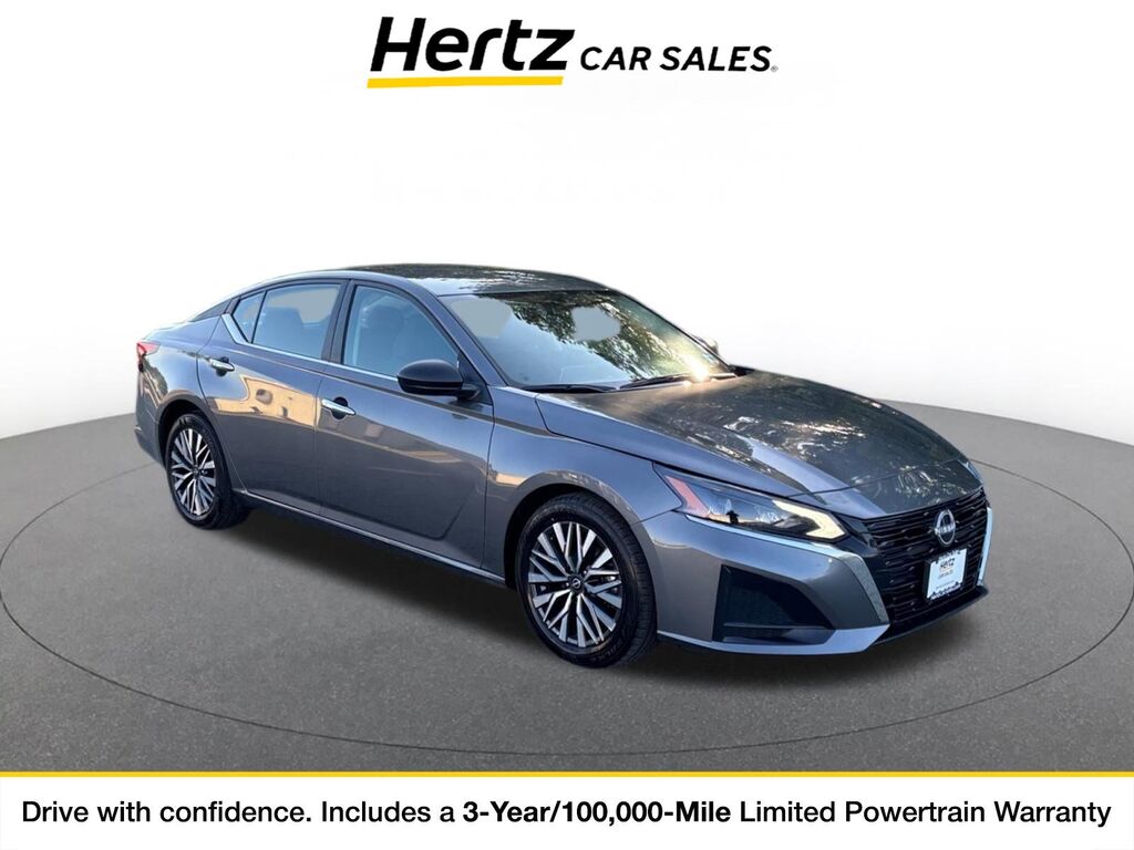 2025 Nissan Altima SV — photo 1 of 11