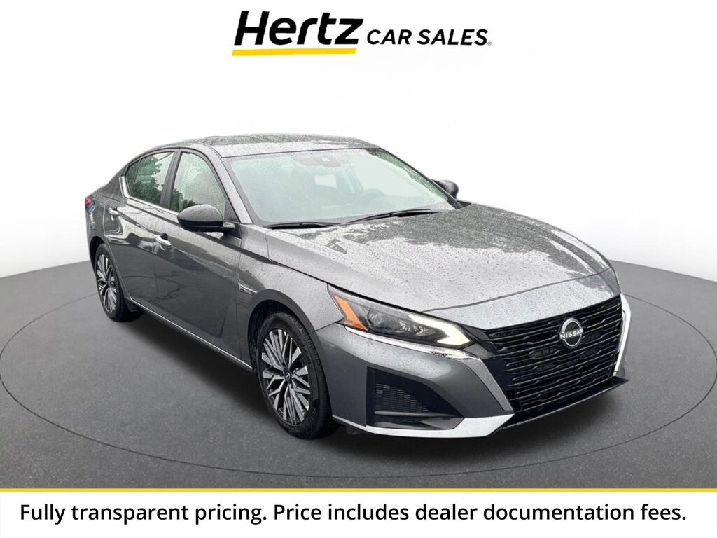 2025 Nissan Altima SV — photo 1 of 13