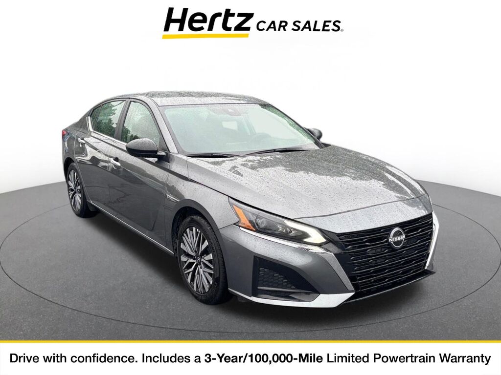 2025 Nissan Altima SV — photo 1 of 11