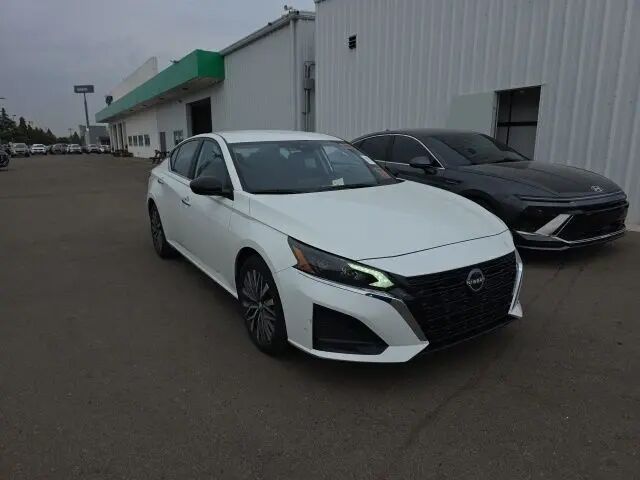 2025 Nissan Altima 2.5 SV — photo 1 of 23