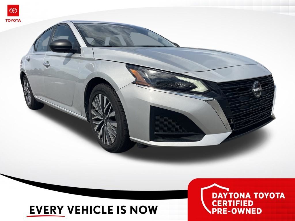 2025 Nissan Altima 2.5 SV — photo 1 of 10
