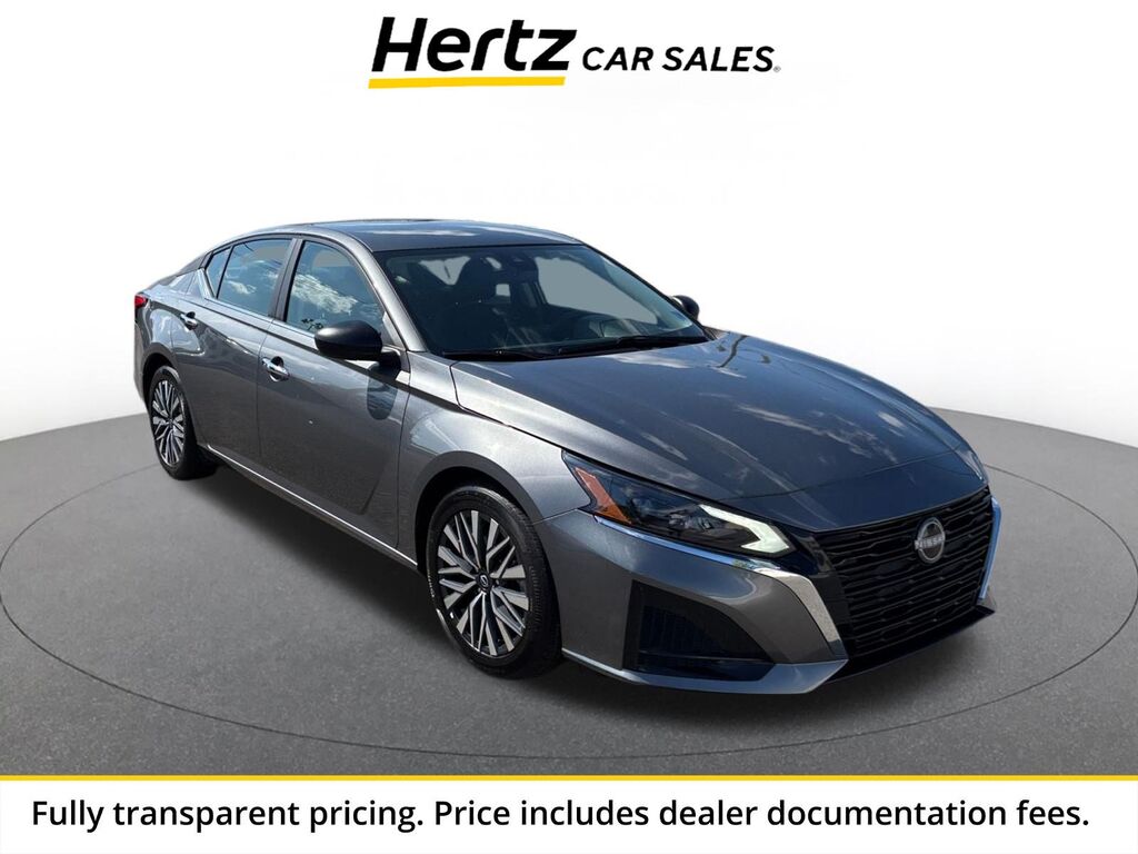 2025 Nissan Altima SV — photo 1 of 13