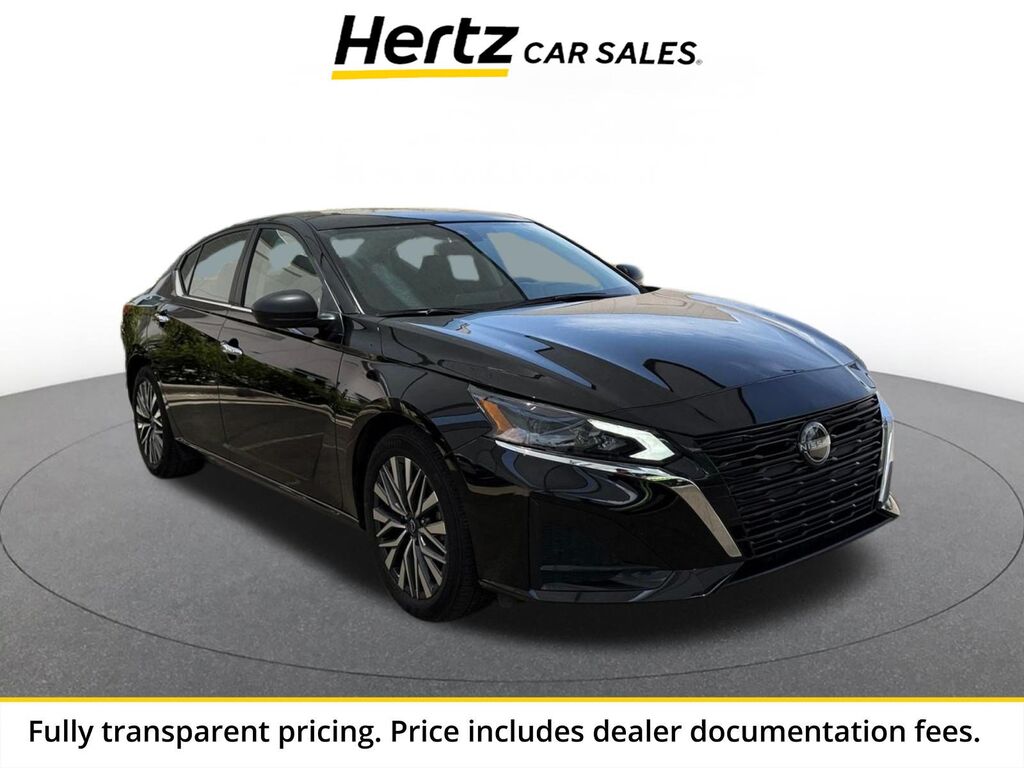 2025 Nissan Altima SV — photo 1 of 13