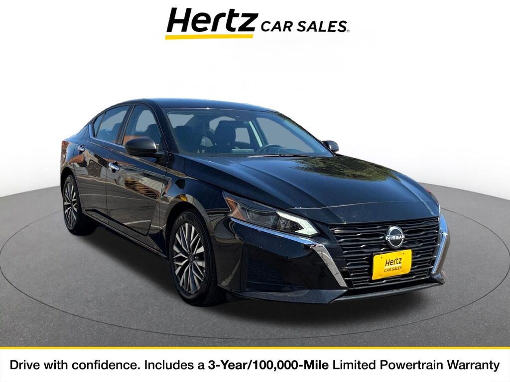 2025 Nissan Altima SV — photo 1 of 11