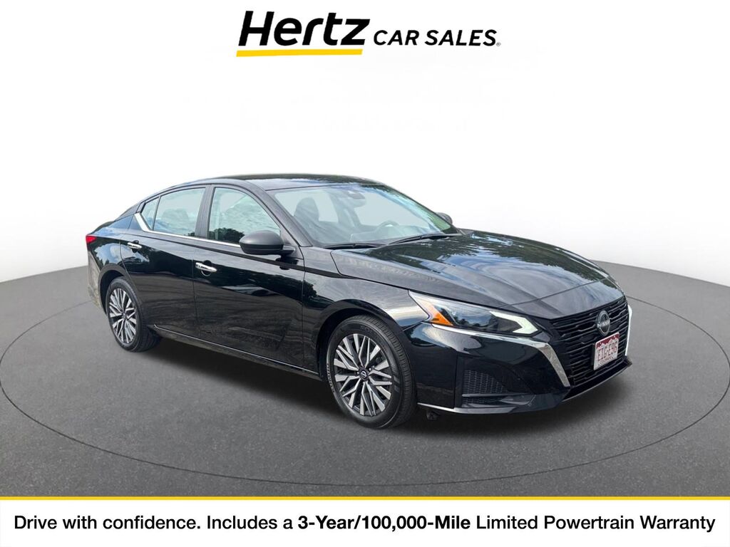 2025 Nissan Altima SV — photo 1 of 11