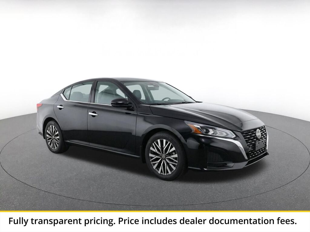 2025 Nissan Altima SV — photo 1 of 24