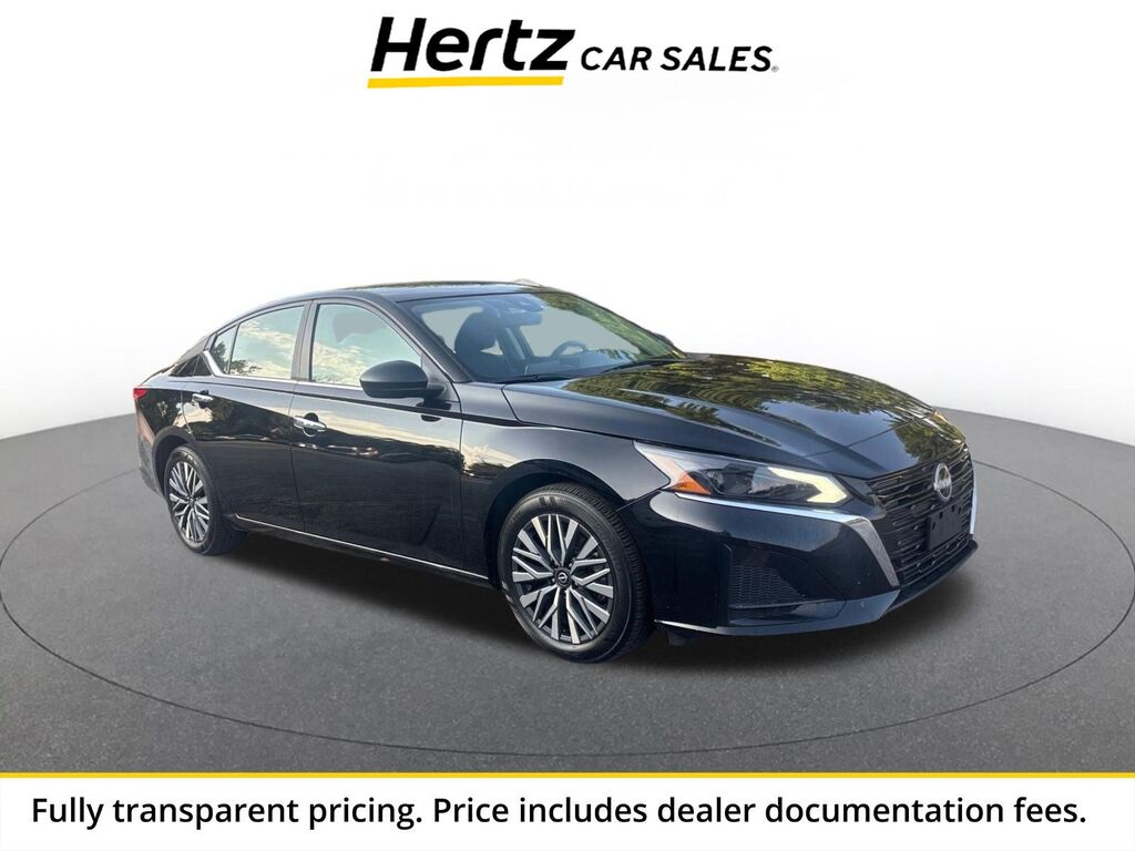 2025 Nissan Altima SV — photo 1 of 13