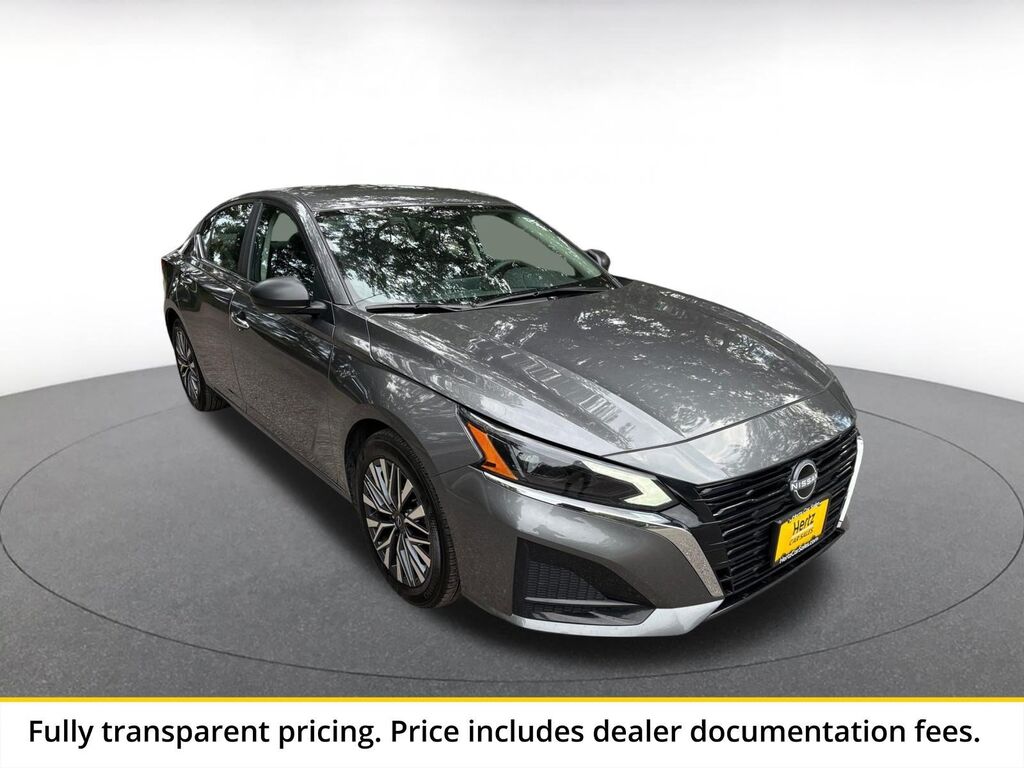 2025 Nissan Altima SV — photo 1 of 13