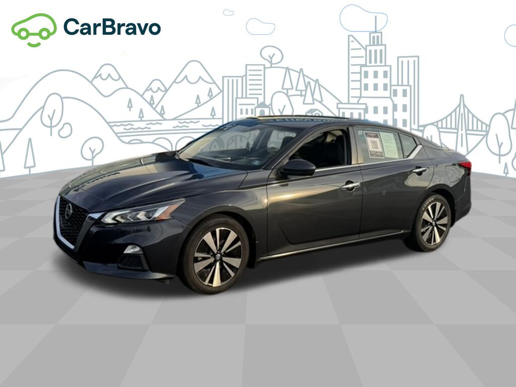2022 Nissan Altima SV FWD — photo 1 of 7