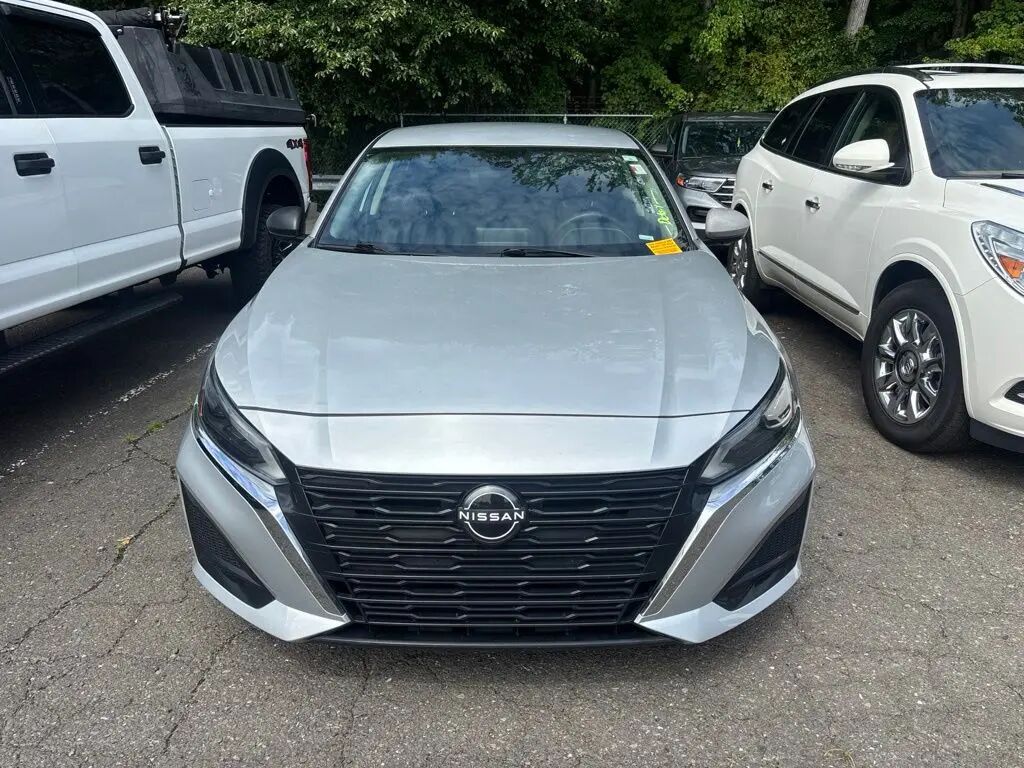 2024 Nissan Altima 2.5 SV — photo 1 of 14