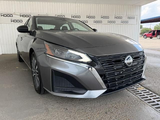 2024 Nissan Altima 2.5 SV — photo 1 of 26