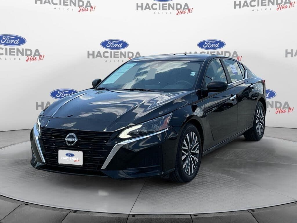 2024 Nissan Altima 2.5 SV — photo 1 of 1