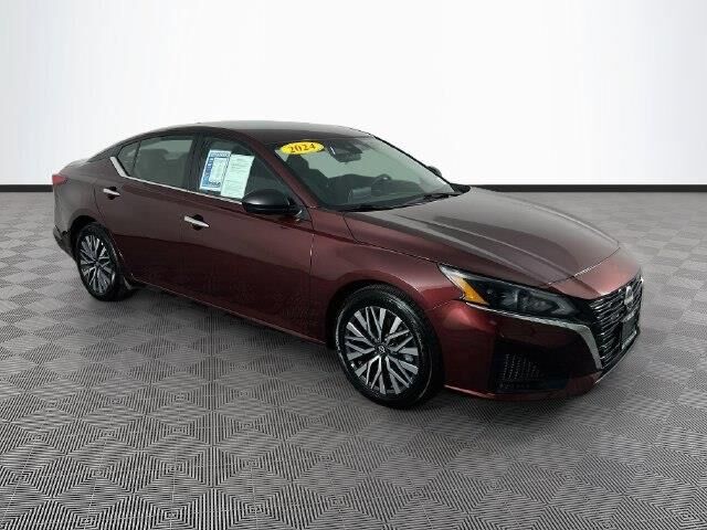 2024 Nissan Altima 2.5 SV — photo 1 of 13
