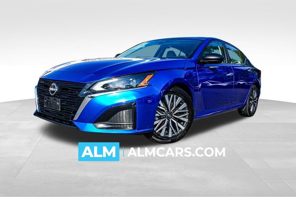 2025 Nissan Altima 2.5 SV — photo 1 of 13