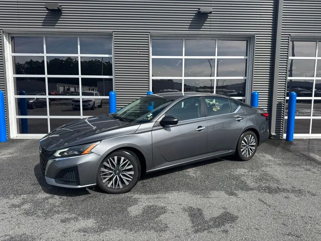 2025 Nissan Altima 2.5 SV — photo 1 of 23