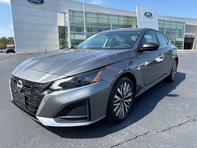 2025 Nissan Altima 2.5 SV — photo 1 of 26