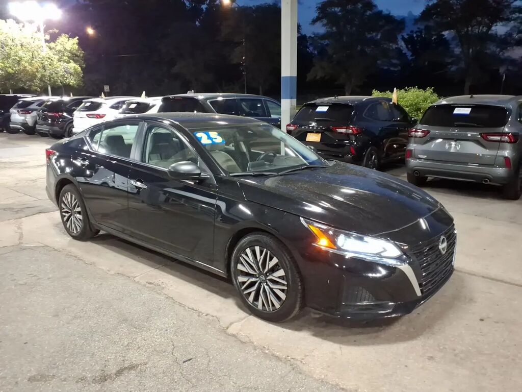 2025 Nissan Altima 2.5 SV — photo 1 of 13