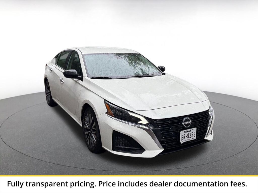 2025 Nissan Altima SV — photo 1 of 13