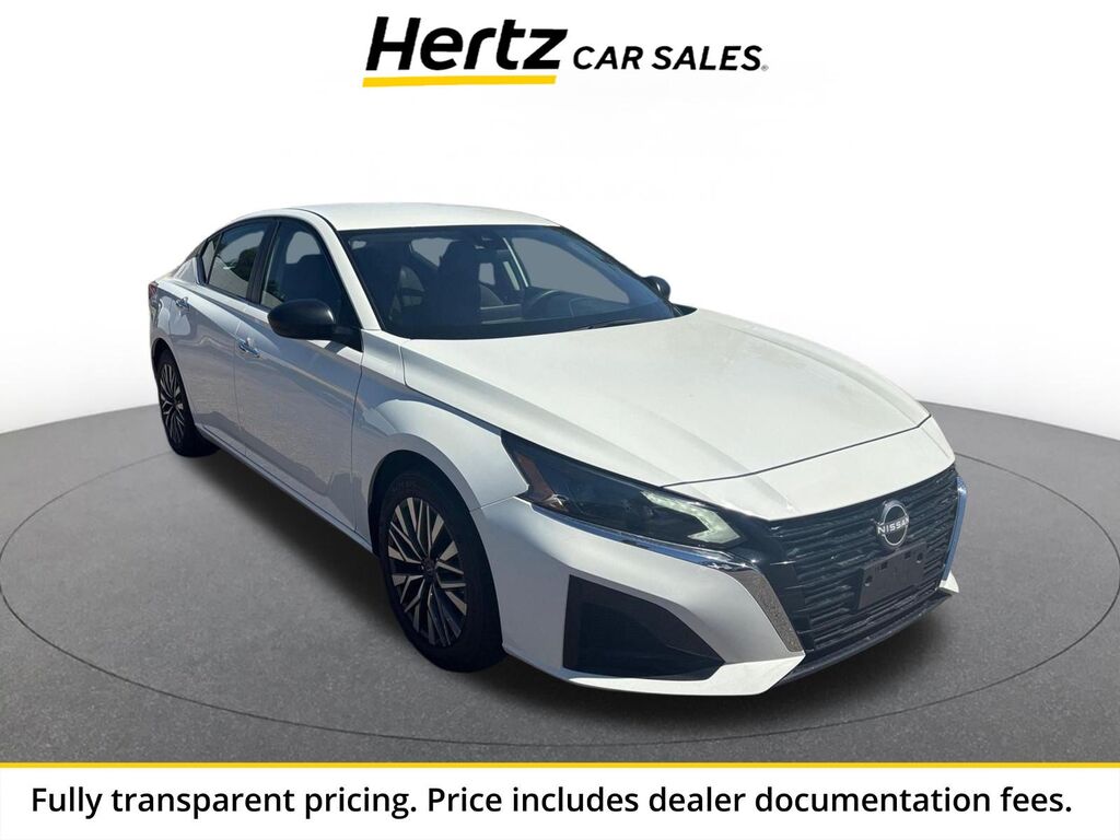 2025 Nissan Altima SV — photo 1 of 13