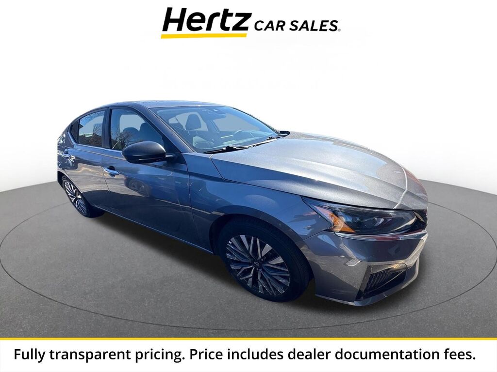 2025 Nissan Altima SV — photo 1 of 13