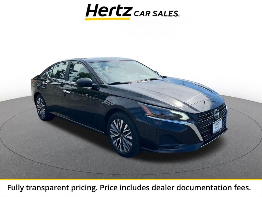 2025 Nissan Altima SV — photo 1 of 13