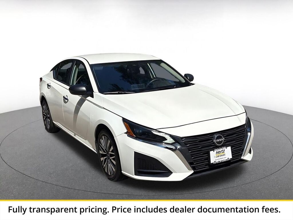 2025 Nissan Altima SV — photo 1 of 14