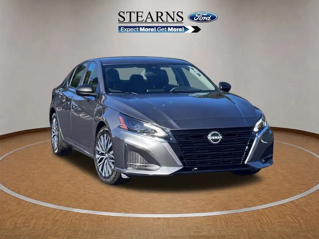 2025 Nissan Altima 2.5 SV — photo 1 of 13
