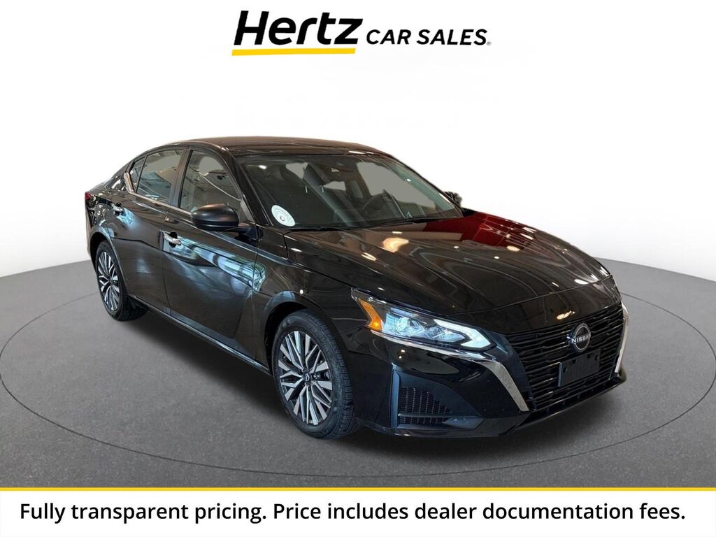 2025 Nissan Altima SV — photo 1 of 13