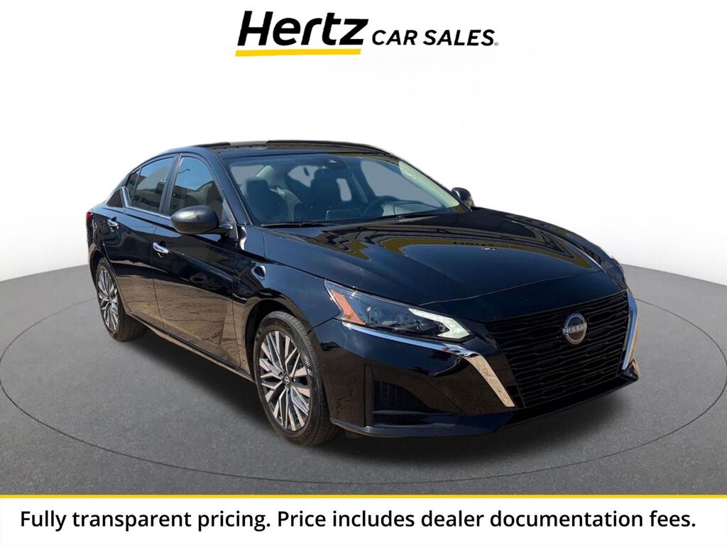 2025 Nissan Altima SV — photo 1 of 13