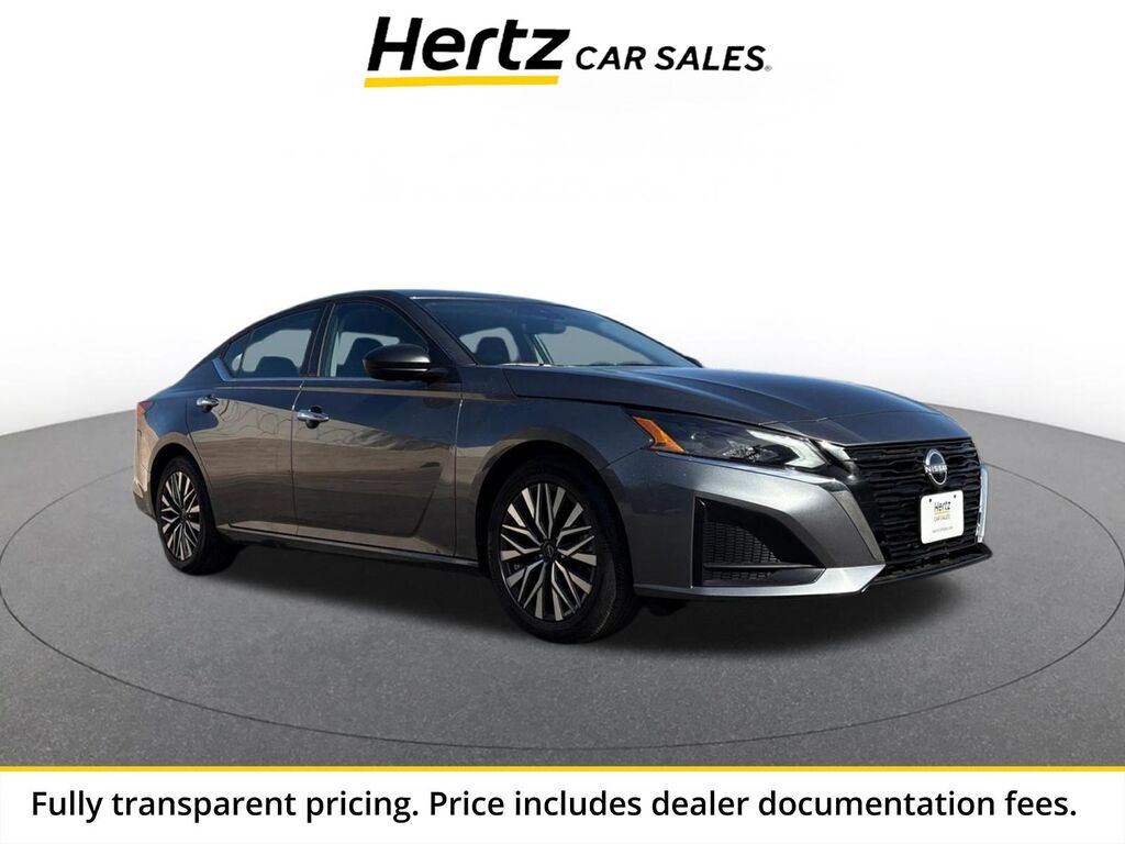 2025 Nissan Altima SV — photo 1 of 13