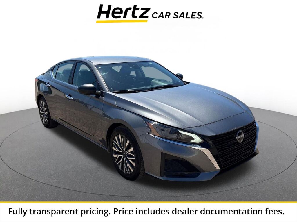 2025 Nissan Altima SV — photo 1 of 13