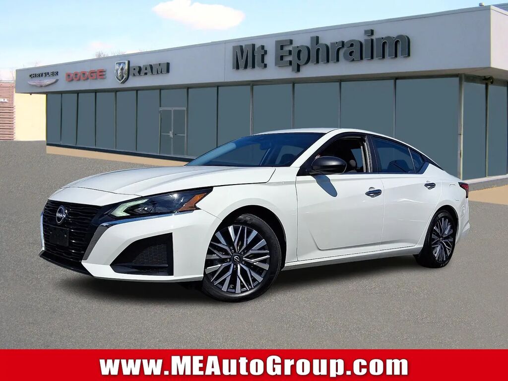 2025 Nissan Altima 2.5 SV — photo 1 of 13