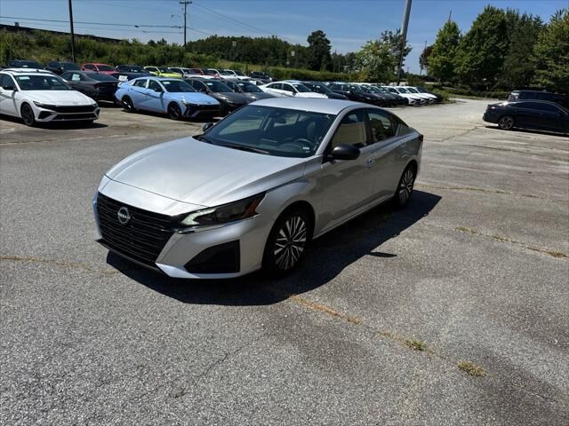 2025 Nissan Altima 2.5 SV — photo 1 of 13