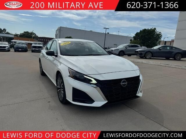 2025 Nissan Altima 2.5 SV — photo 1 of 13