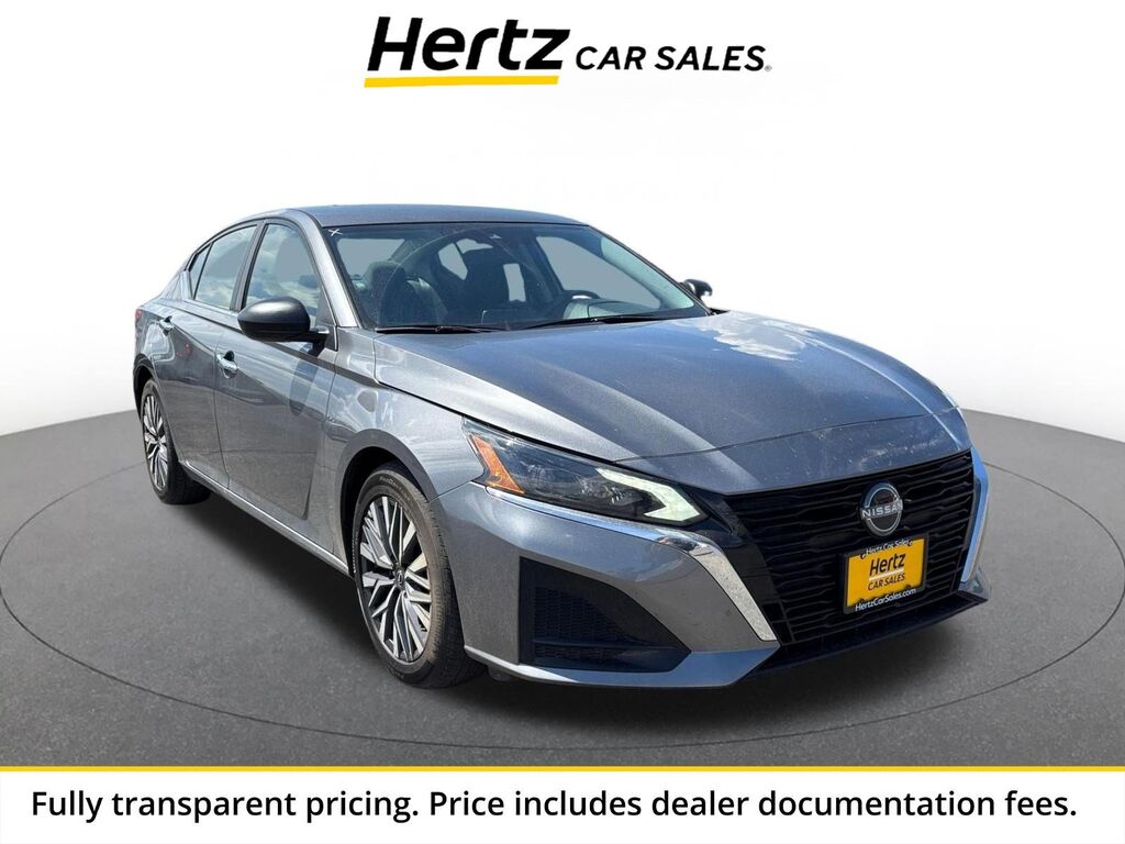 2025 Nissan Altima SV — photo 1 of 11