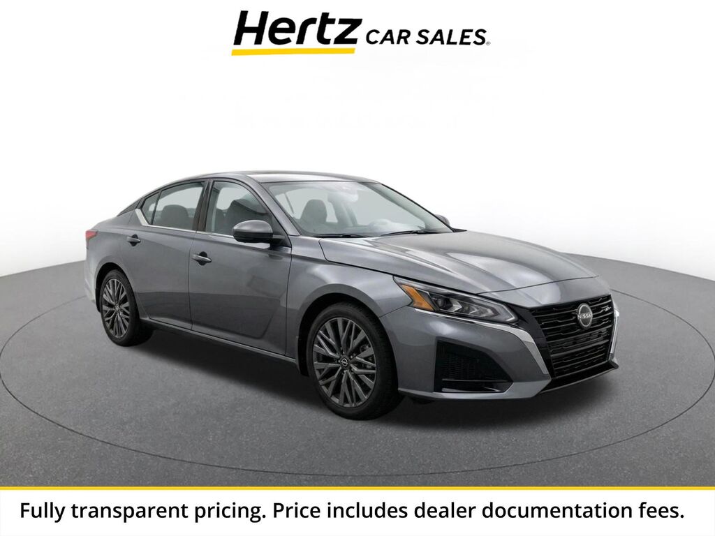 2025 Nissan Altima SV — photo 1 of 11
