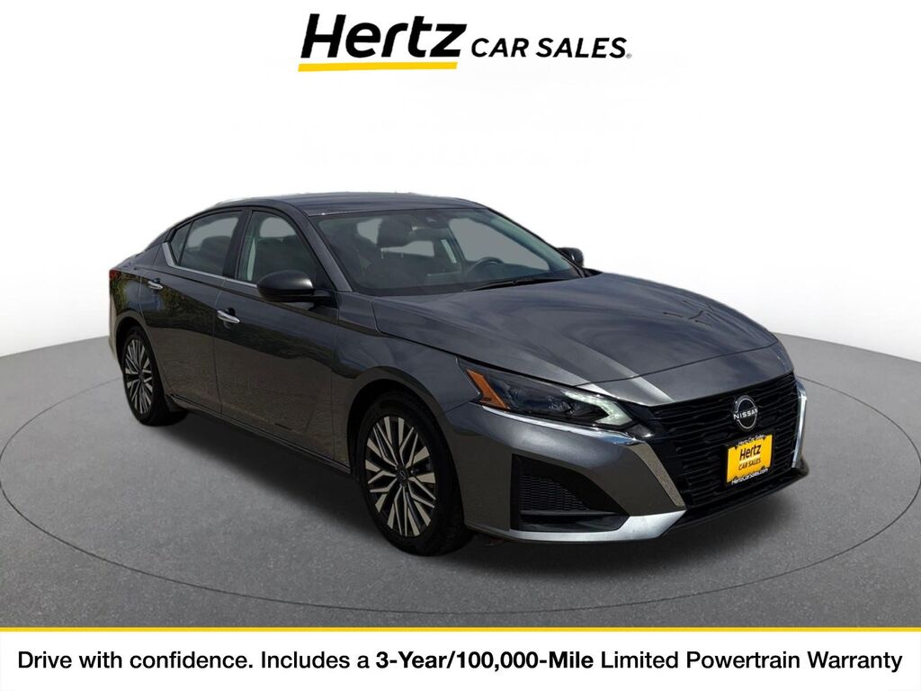 2025 Nissan Altima SV — photo 1 of 11