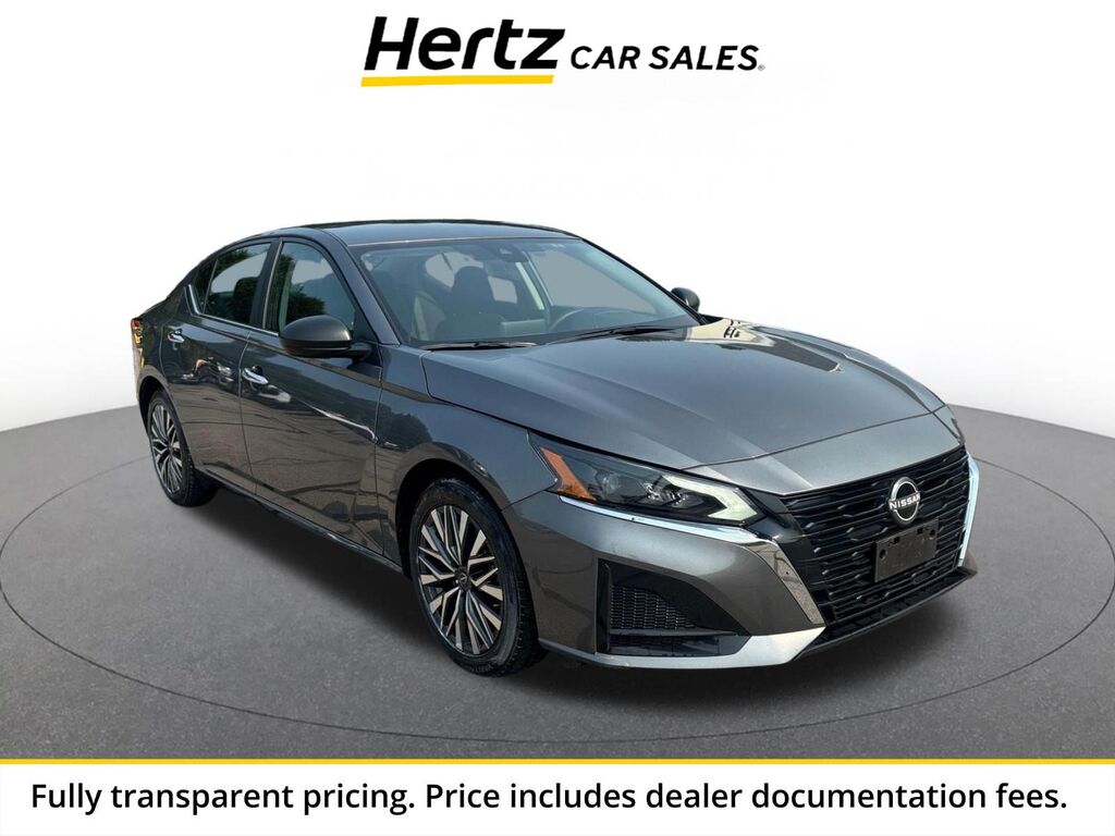 2025 Nissan Altima SV — photo 1 of 13