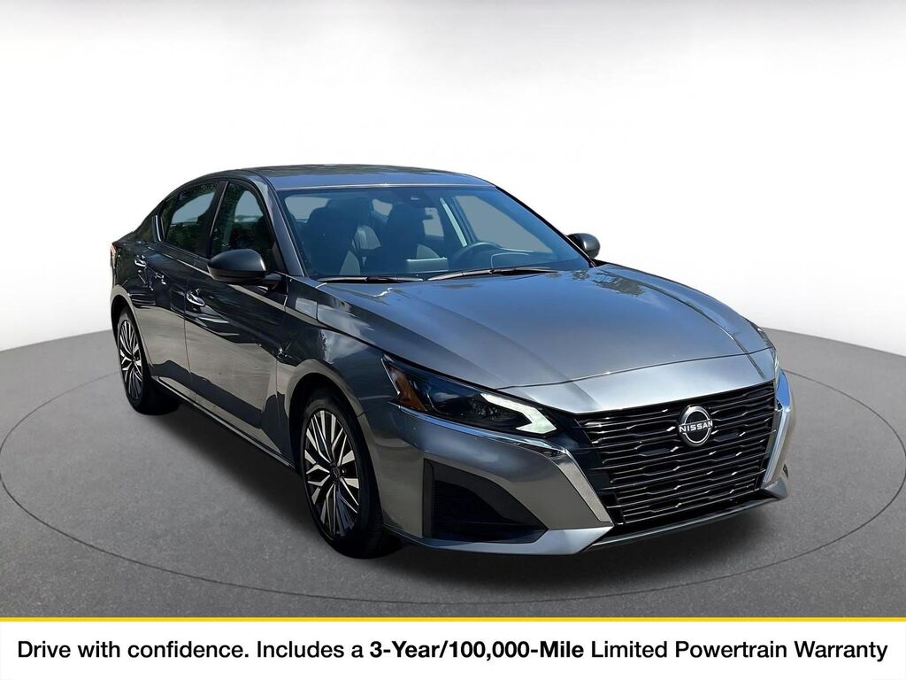 2025 Nissan Altima SV — photo 1 of 11